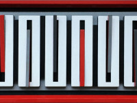 Sol Guillon, Piano, téc. mixta sobre madera aglomerada, 27 x 63 cm., 2020